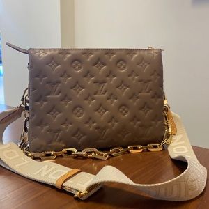 Louis Vuitton Coussin PM - Taupe
